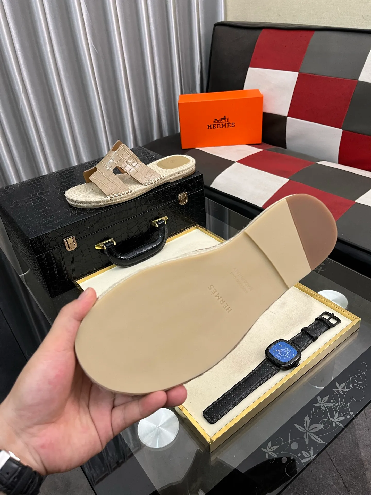 Men's shoes 💰340⌚️⌚️《HERMES》Hermes 💁♂️Men's casual slippers, compare the quality at the counter🧚🏿♂️ The upper layer has a stone pattern with clear texture, showing high-end, high-end, comfortable to wear and versatile. Purely hand-pulled, raw rubber breathable outsole, breathable and comfortable lambskin lining, 100% comfortable density, original rubber outsole wear-resistant code number 38-44. Can be customized 45-46-47